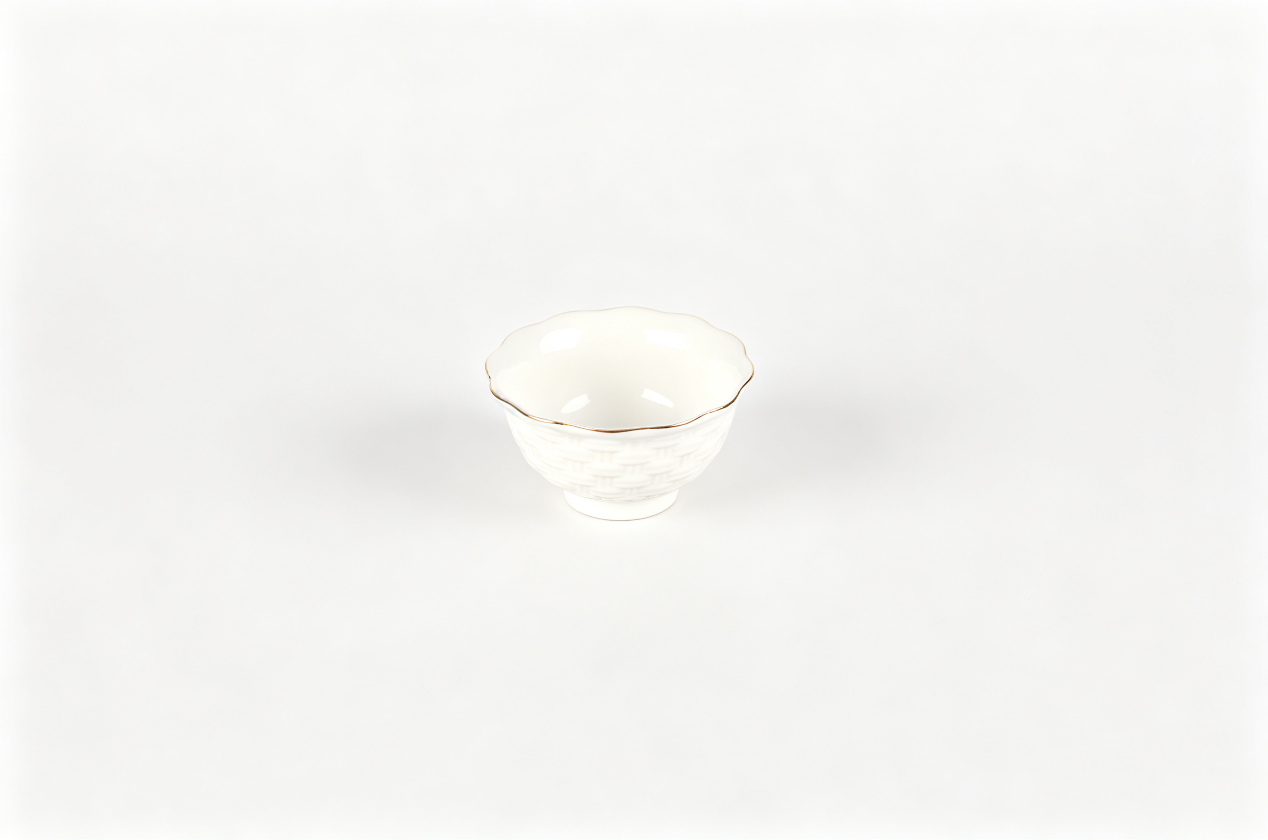 ZZ01 · 10.5 × 10.5 × 5.9 cm (4.1 × 4.1 × 2.3 in)